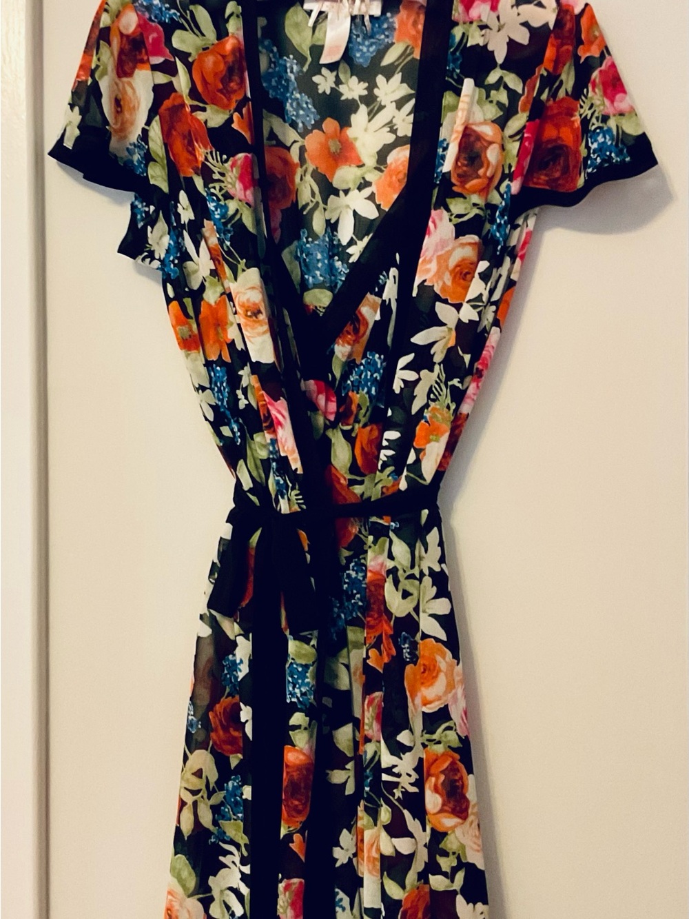 Oscar de la Renta Sleepwear Beautiful Black Floral Nightgown and Robe